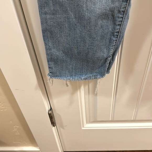 Forever 21 light wash jeans in good condition cropped at the bottom & frayed 29 - Picture 4 of 5